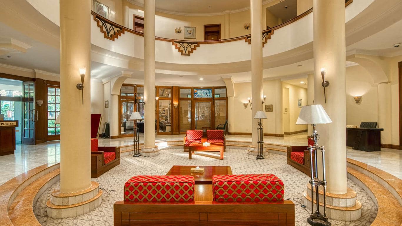 Kibo Palace hotel lounge
