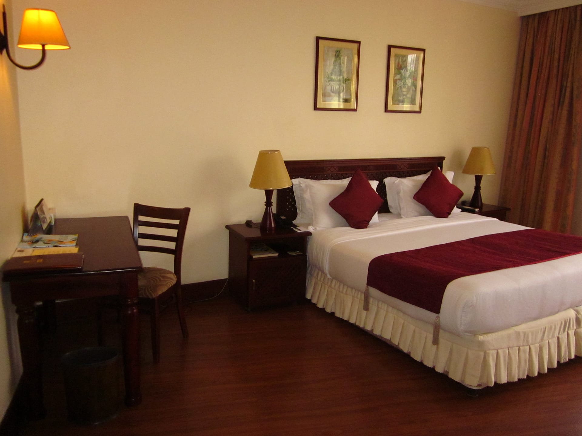 Kibo Palace hotel bed